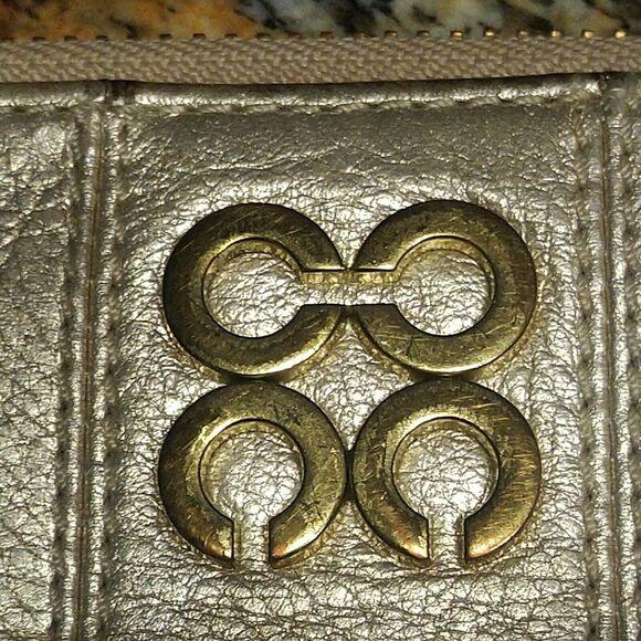 COACH HOLIDAY POPPY SILVER GOLD LMTD LEATHER Wristlet GUC Sm RETIRED - Picture 5 of 12